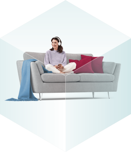 Ubezpieczenie mieszkania i domu - szara kanapa z czerwonymi poduszkami to wyposażenie mieszkania lub domu które również można objąć ochroną